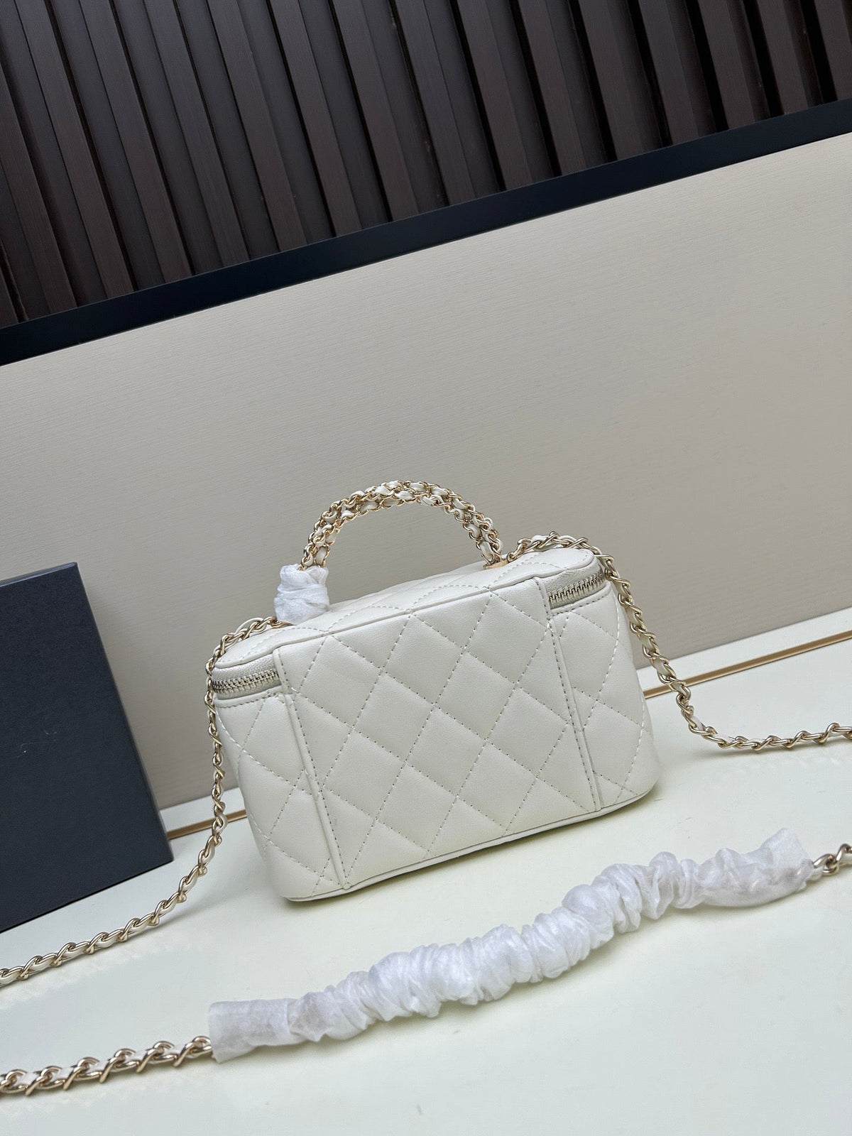 Long Vanity with Chain White Lambskin & Gold-Tone Metal  AP5182 B10307 10601