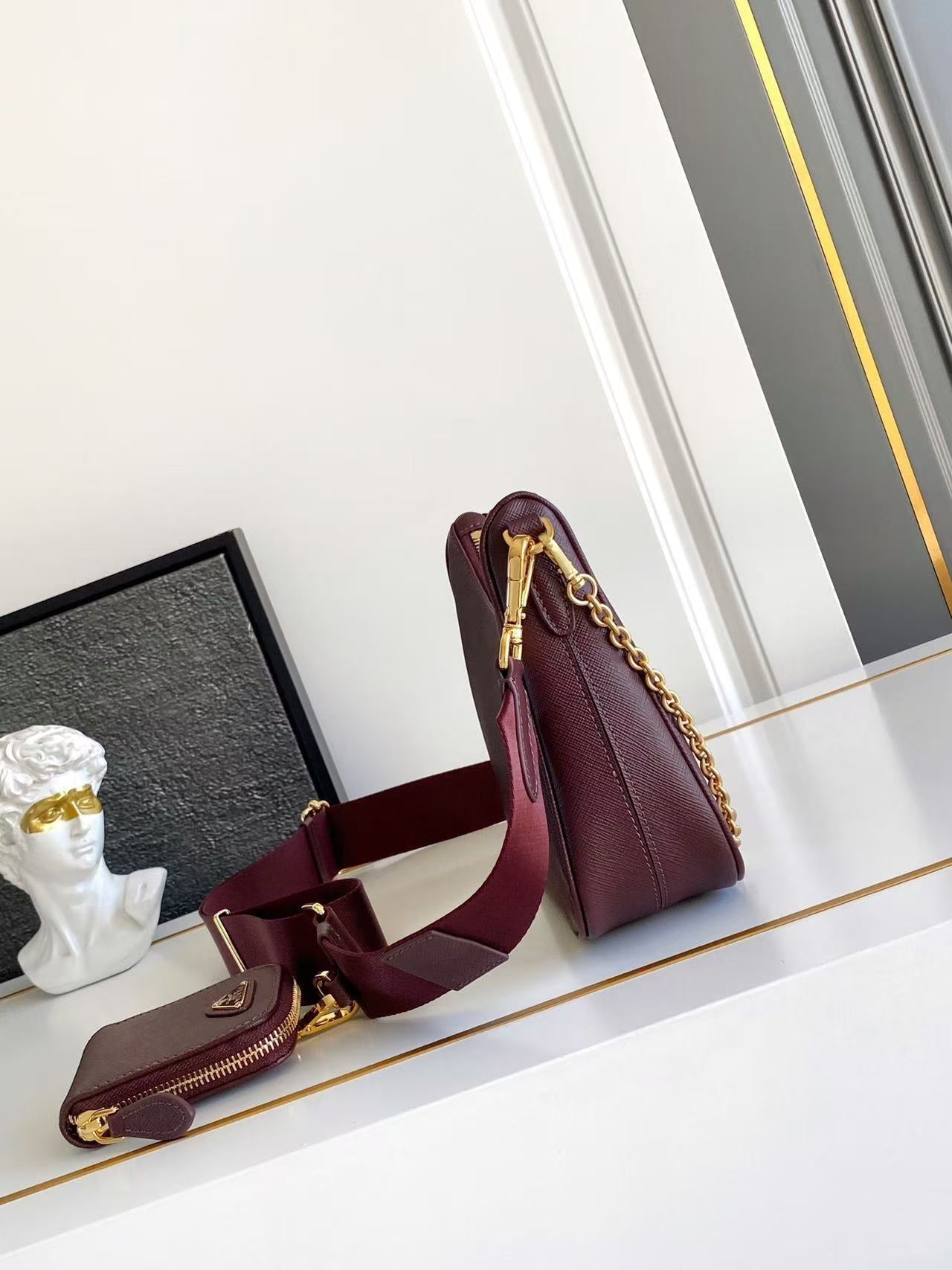 Saffiano Leather Re-Edition Shoulder Bag