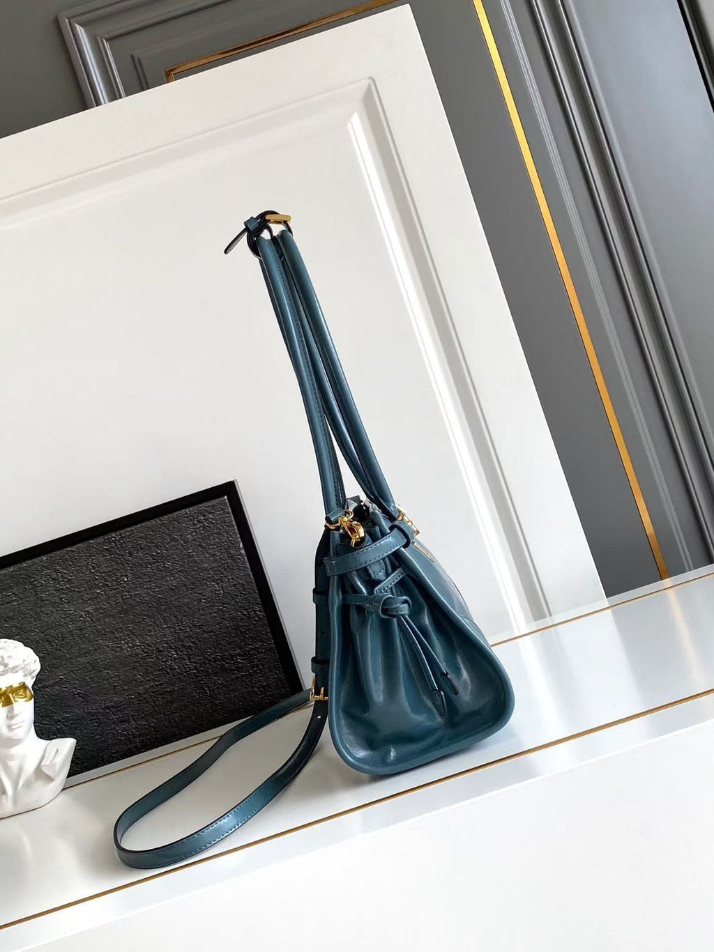 Bonnie medium leather handbag