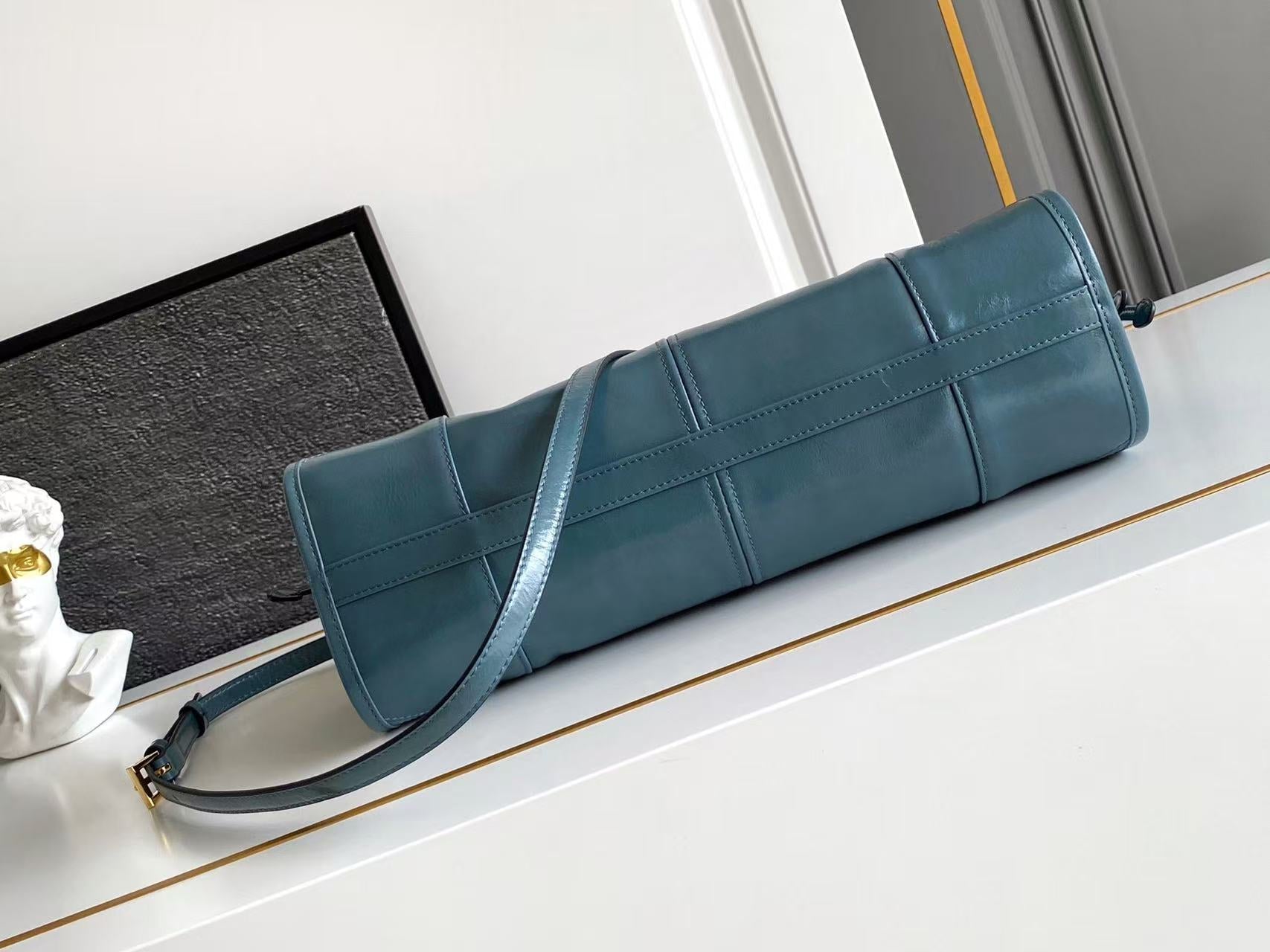 Bonnie medium leather handbag