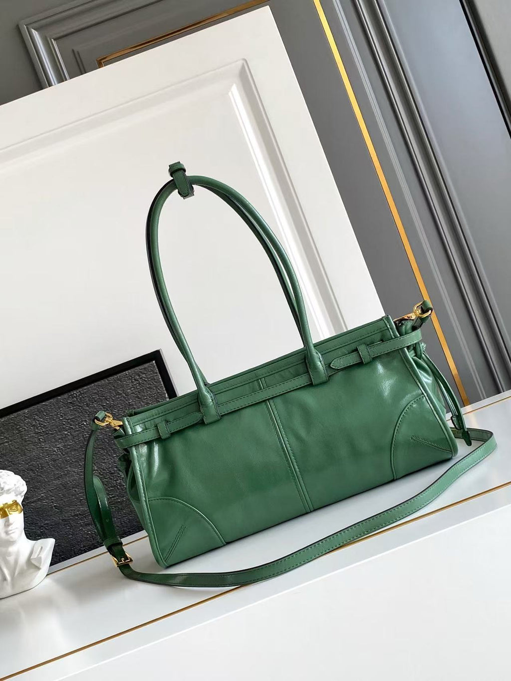 Bonnie medium leather handbag