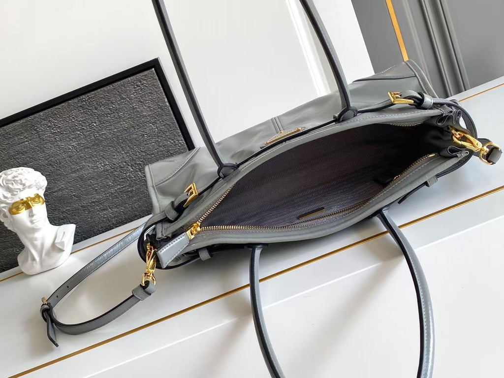 Bonnie medium leather handbag