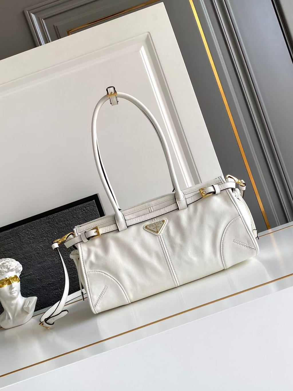 Bonnie medium leather handbag