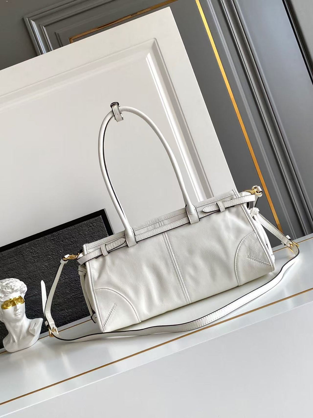 Bonnie medium leather handbag