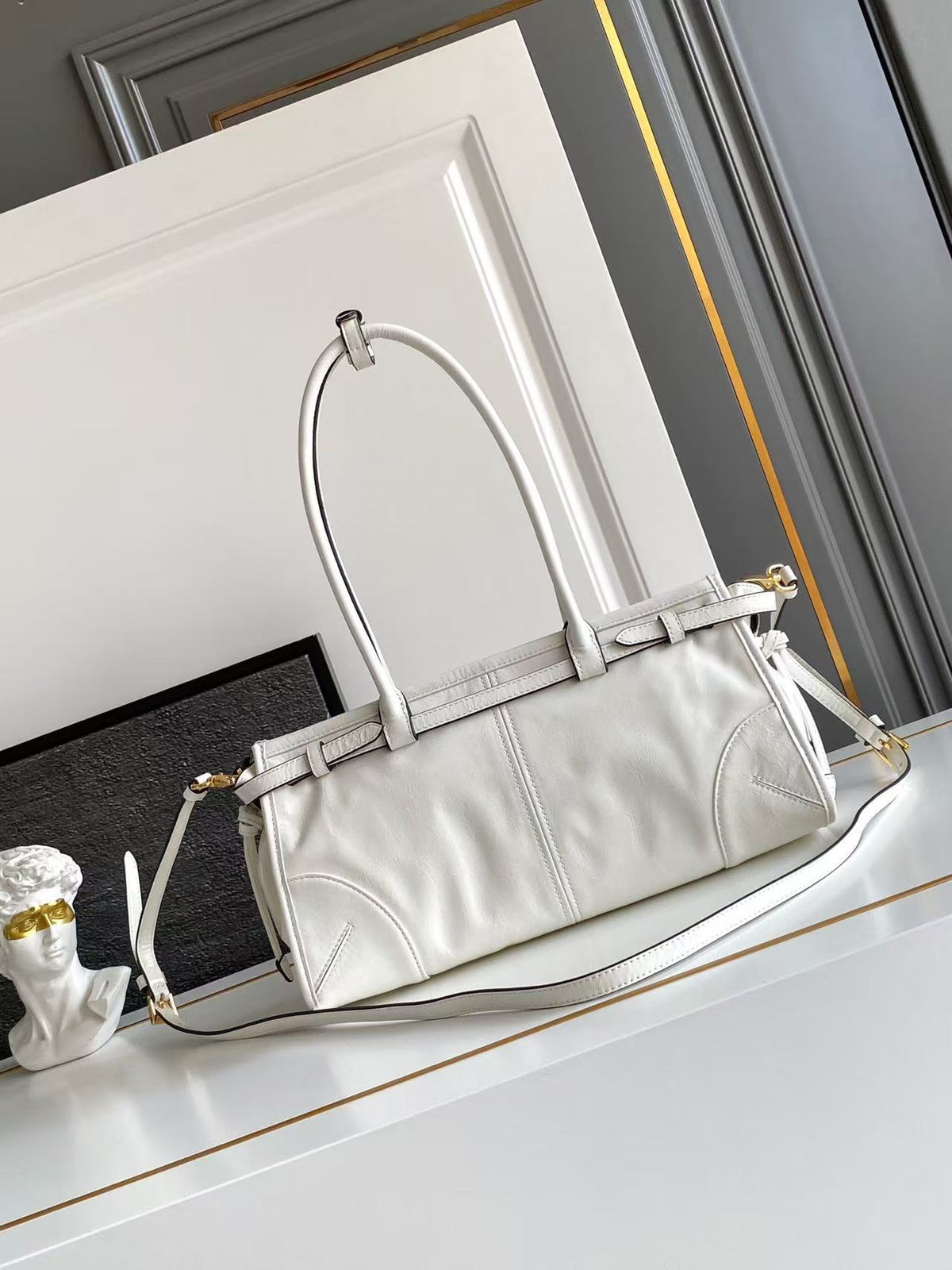 Bonnie medium leather handbag