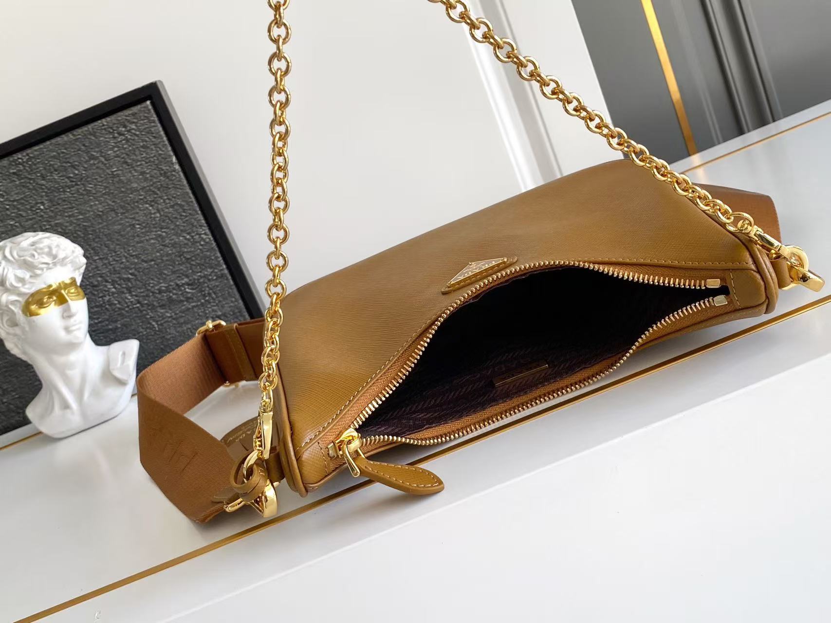 Saffiano Leather Re-Edition Shoulder Bag
