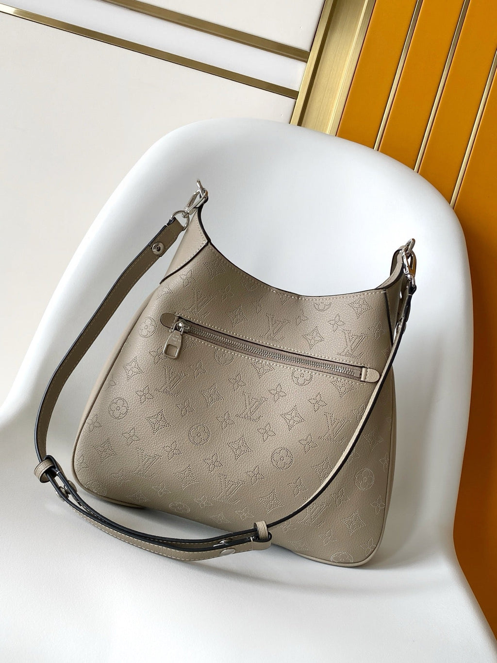 Light-colored embossed leather shoulder bag series