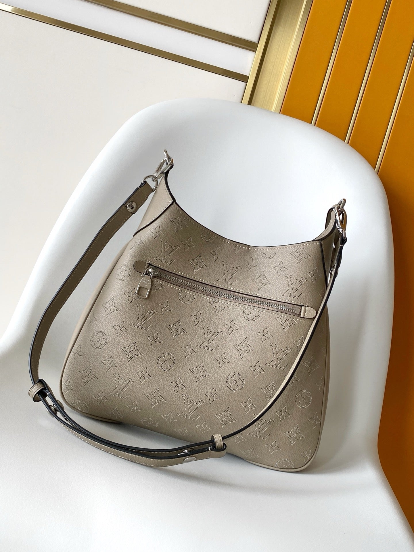 Light-colored embossed leather shoulder bag series