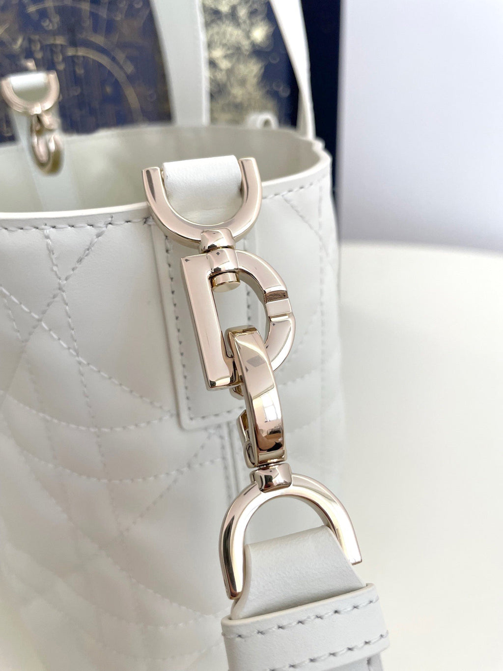 2026 Toujours Vertical Tote Bag, Ivory, Small M2835OSNW_M030