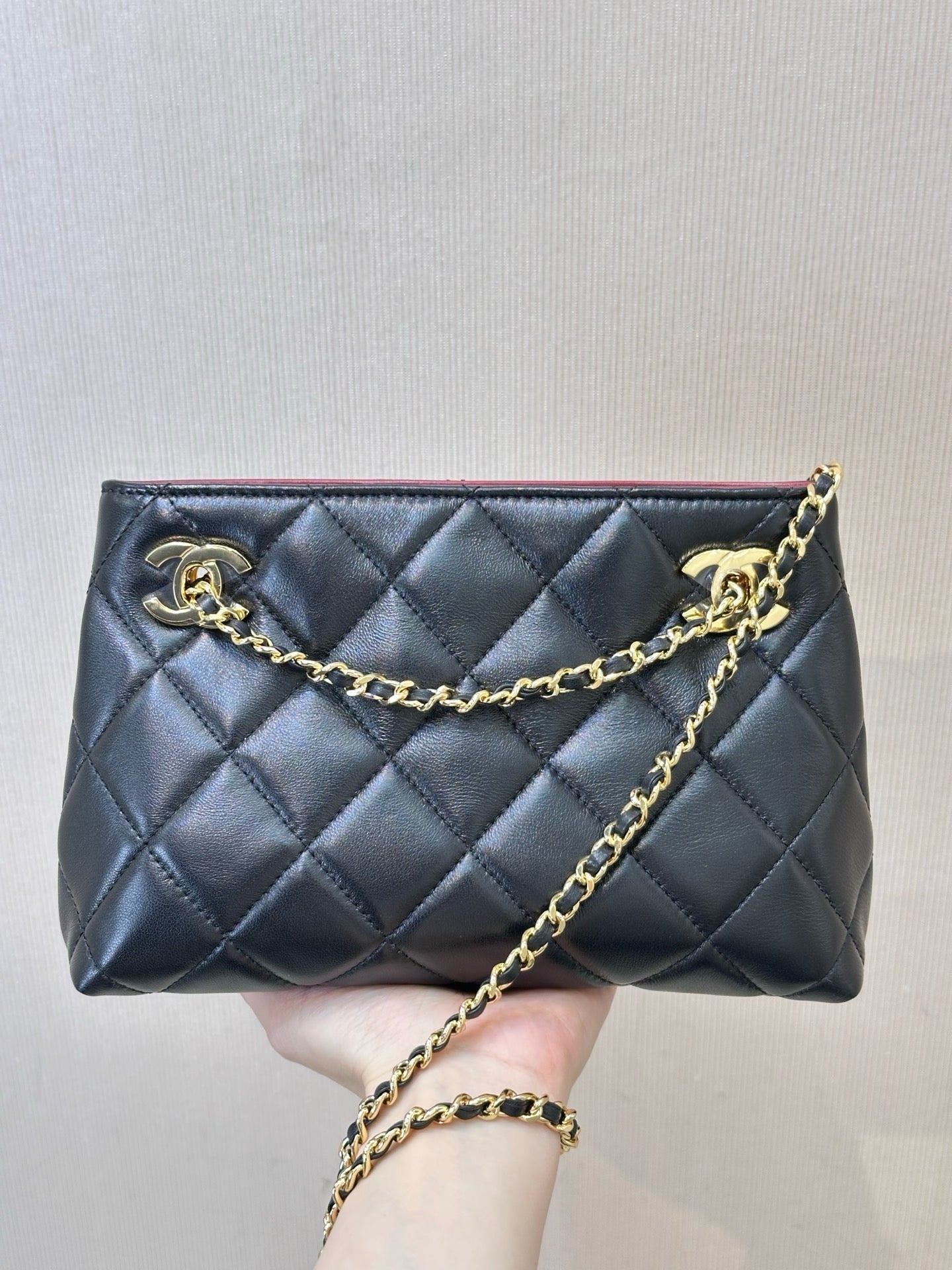2026 Spring/Summer Collection Classic Small Tote Bag in Black Diamond-Quilted Lambskin AS6248 B24030 94305