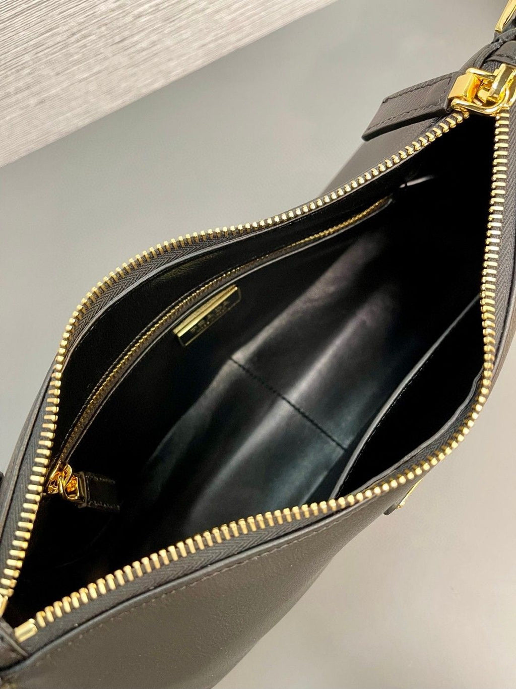 2026 Black Medium Leather Shoulder Bag 1BC229_2CYS_F0002_V_LVM
